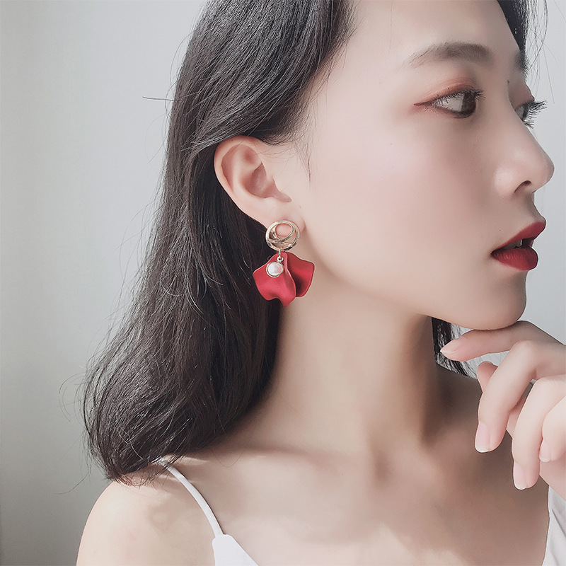 Aretes con forma de pétalo